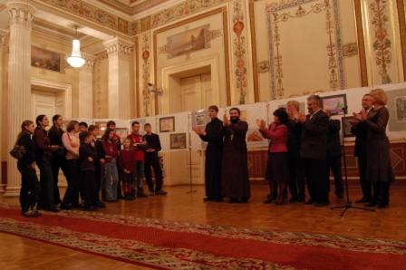 Торжественное открытие выставки детских рисунков глухих и слабослышащих в Законодательном Собрании Санкт-Петербурга
